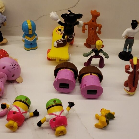 Assortment of 17 mini figurines  MacDonalds, Disney, etc. Dorda Toys Disne - Picture 9 of 9